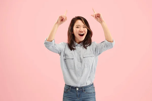 Ganar éxito mujer feliz éxtasis celebrando ser un ganador. Imagen energética dinámica del modelo femenino —  Fotos de Stock