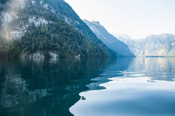 Stunning deep green waters of Konigssee, known as Germany deepest and cleanest lake — Stock Photo, Image