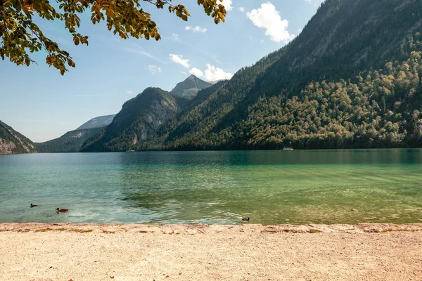 Stunning deep green waters of Konigssee, known as Germany deepest and cleanest lake — Stock Photo, Image