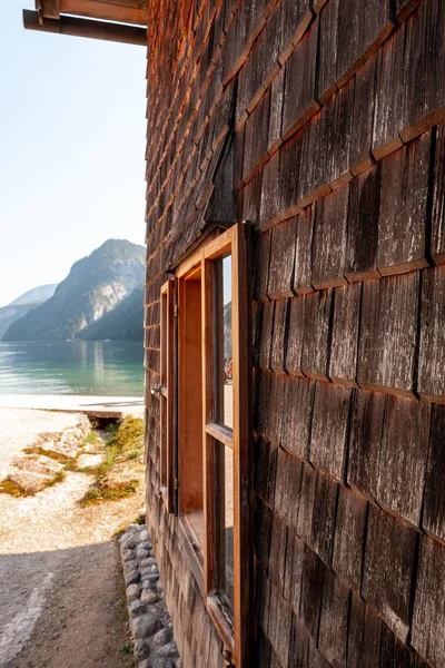 Beautiful view of traditional wooden boat house at the shores of famous Lake Obersee in scenic Nationalpark Berchtesgadener Land — Stock Photo, Image