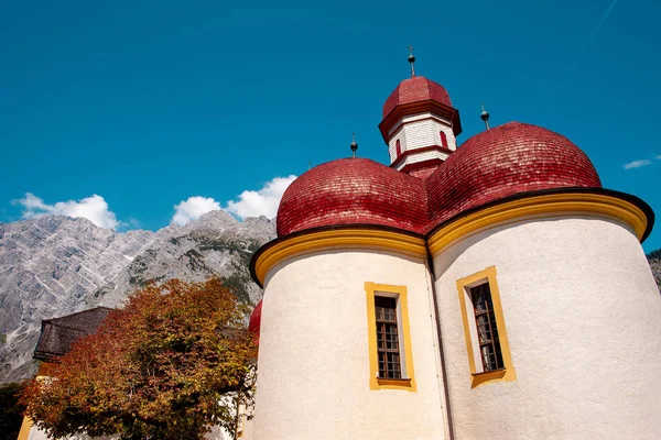 Klasszikus panorámás kilátás-ból világ híres Sankt Bartholomae kegytemplom — Stock Fotó