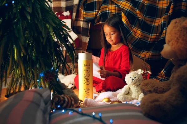 Merry Christmas and Happy Holidays. Cute little child girl writes the letter to Santa Claus near Christmas tree — Stock Photo, Image
