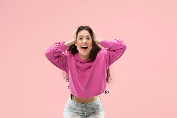 Ganar éxito mujer feliz éxtasis celebrando ser un ganador. Imagen energética dinámica del modelo femenino — Foto de Stock