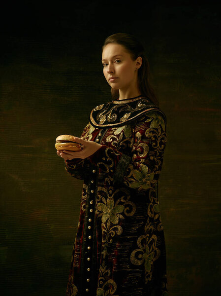 Девушка в русском традиционном костюме
.
