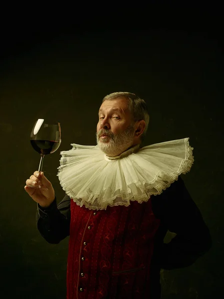 Retrato oficial do governador histórico da era dourada. Estúdio tiro contra a parede escura . — Fotografia de Stock