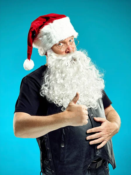 Portret van Man in Santa Claus kostuum — Stockfoto