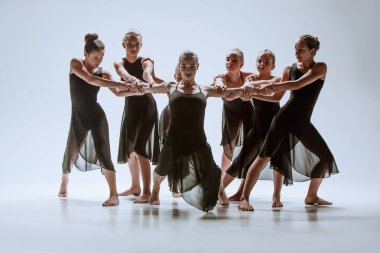 Modern bale dansçıları grup