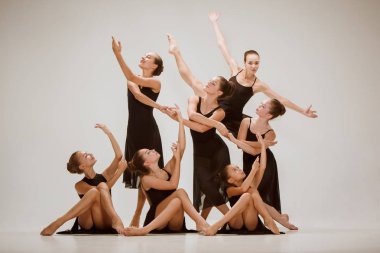 Modern bale dansçıları grup