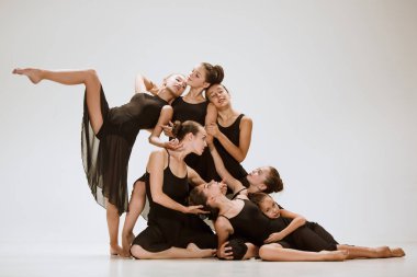 Modern bale dansçıları grup