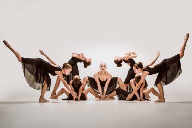 Modern bale dansçıları grup