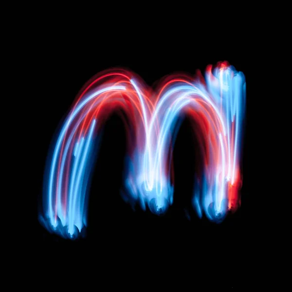 Lettera M dell'alfabeto composto da segni al neon — Foto Stock