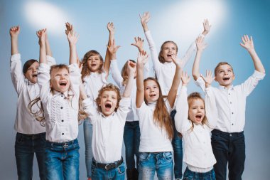 Çok güzel çocuklar birlikte eğlenin