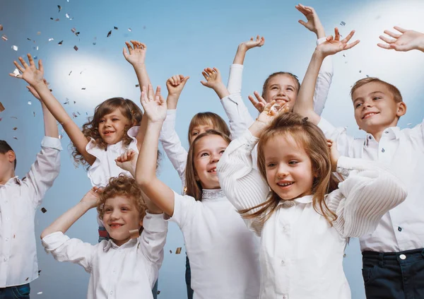 Schattige kinderen hebben plezier samen — Stockfoto