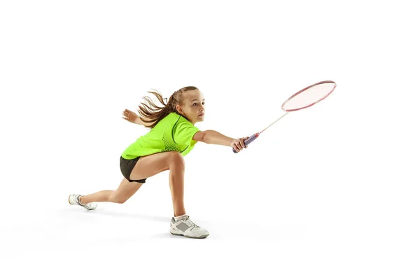 En kaukasisk ung tonåring tjej kvinna som spelar badmintonspelare isolerad på vit bakgrund — Stockfoto