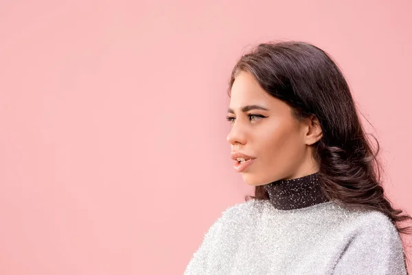 The happy business woman standing and smiling against pastel background. — Stock Photo, Image