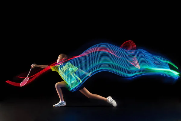 Een Kaukasische Jonge Tiener Meisje Badminton Spelen Bij Studio Vrouwelijke — Stockfoto