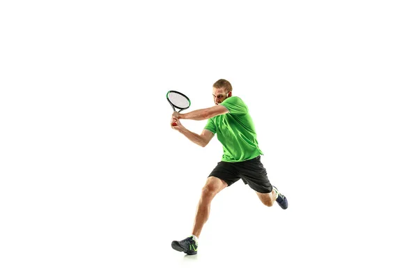 Beyaz arka plan üzerinde izole tenisçi oynayan bir beyaz adam — Stok fotoğraf