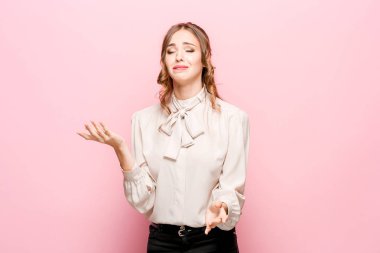 Ağlayacak gibi yüz memnun üzgün erkek portresi frowns