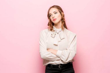 Ciddi mutsuz erkek çekici görünüm, kavga sonra üzgün vardır