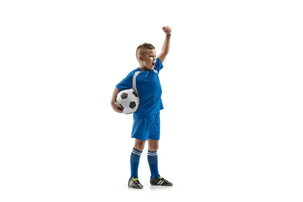 Fiatal fiú a futball-labda, repülő rúgás során — Stock Fotó