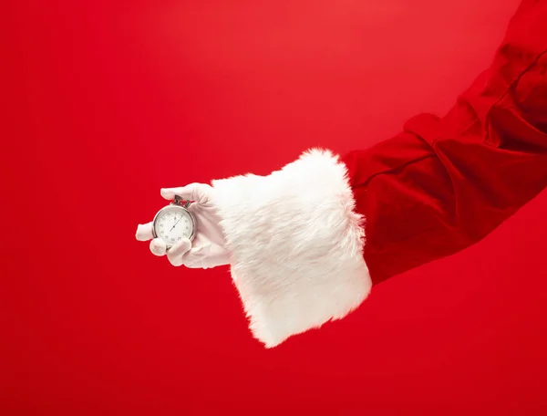 Santa sosteniendo un cronómetro en la mano — Foto de Stock