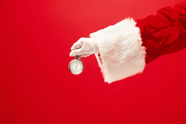Santa een stopwatch in de hand houden — Stockfoto