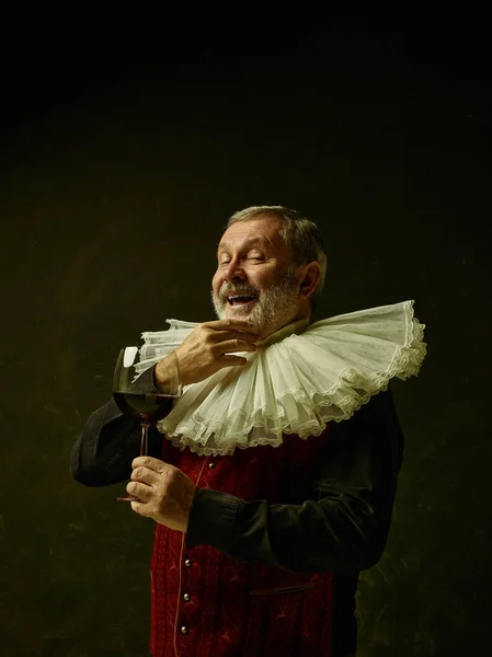 Retrato oficial do governador histórico da era dourada. Estúdio tiro contra a parede escura . — Fotografia de Stock