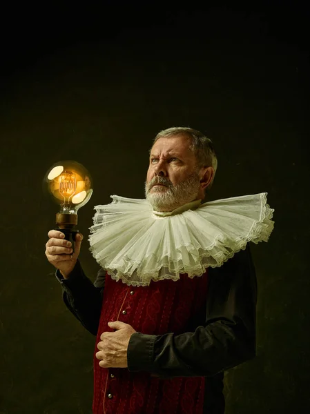 Retrato oficial del gobernador histórico de la edad de oro. Estudio disparo contra la pared oscura . —  Fotos de Stock