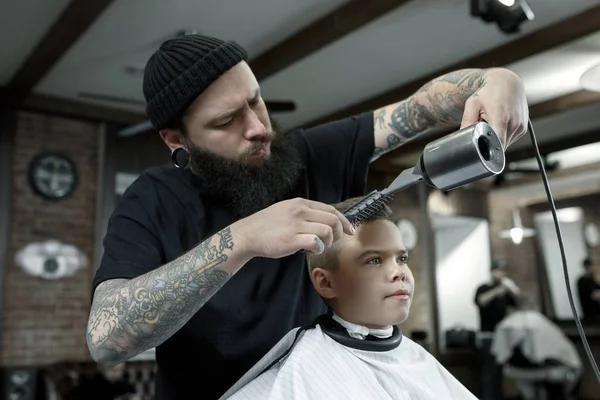 Children Hairdresser Cutting Little Boy Dark Background Contented Cute Preschooler — Stock Photo, Image