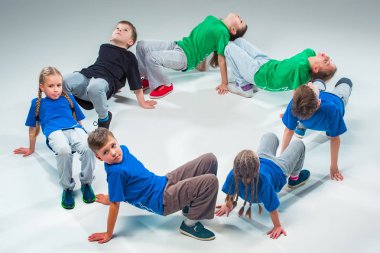 Çocuklar dans okulu, bale, hiphop, sokak, funky ve modern dansçılar