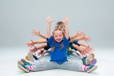 Çocuklar dans okulu, bale, hiphop, sokak, funky ve modern dansçılar
