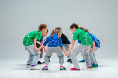 Çocuklar dans okulu, bale, hiphop, sokak, funky ve modern dansçılar