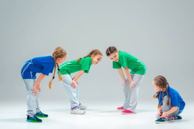 Çocuklar dans okulu, bale, hiphop, sokak, funky ve modern dansçılar