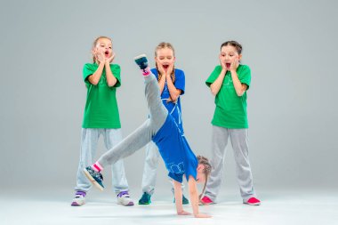 Çocuklar dans okulu, bale, hiphop, sokak, funky ve modern dansçılar