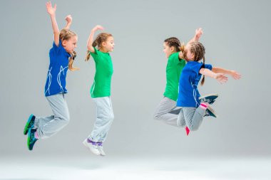 Çocuklar dans okulu, bale, hiphop, sokak, funky ve modern dansçılar