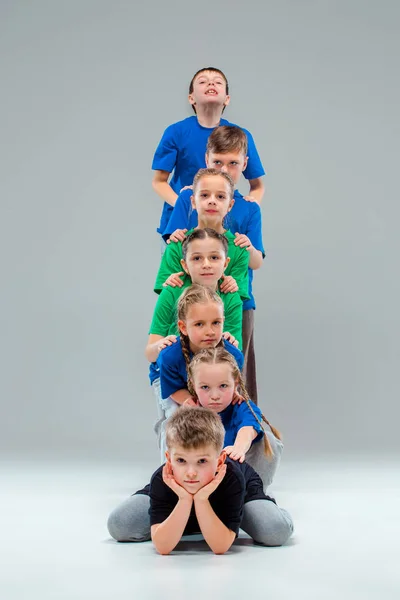 Les enfants dansent école, ballet, hiphop, rue, danseurs funky et modernes — Photo