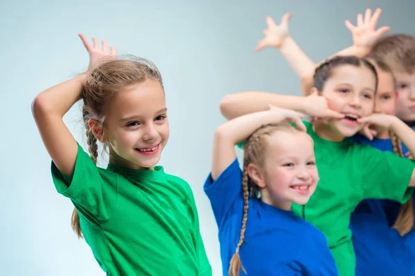 Les enfants dansent école, ballet, hiphop, rue, danseurs funky et modernes — Photo