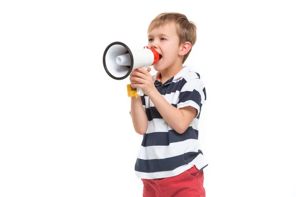 Pequeño niño lindo bebé sosteniendo en la mano y hablando en megáfono gris electrónico —  Fotos de Stock