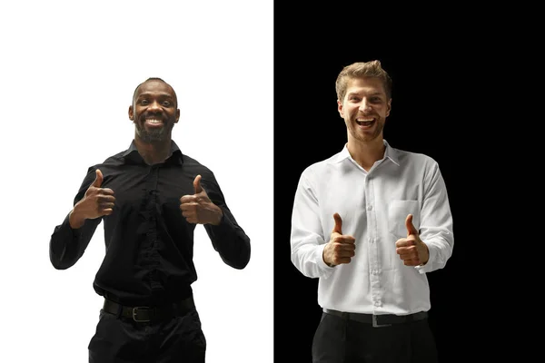 Éxito afro feliz y hombres caucásicos. Pareja mixta. Concepto de emociones faciales humanas . — Foto de Stock