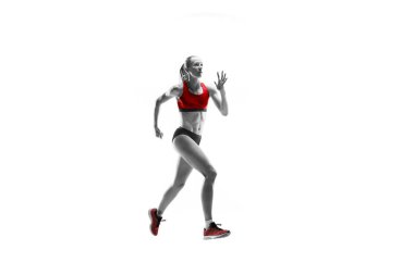 Beyaz arka plan üzerinde çalışan bir beyaz kadın