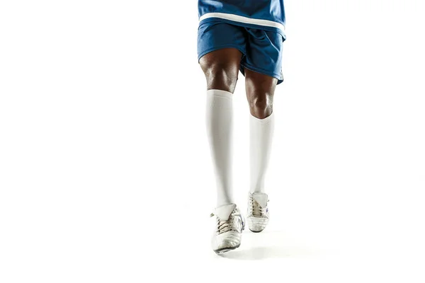 Beine eines Fußballers in Großaufnahme isoliert auf weiß — Stockfoto