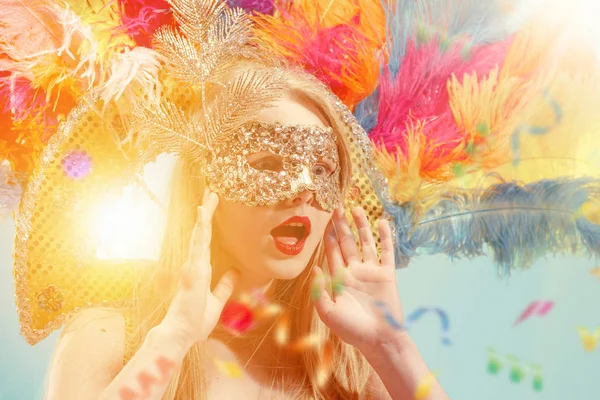 Beautiful young woman in carnival mask — Stock Photo, Image