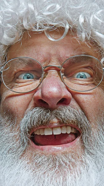 Portret szczęśliwy Santa Claus. Boże Narodzenie celebracja koncepcja. — Zdjęcie stockowe