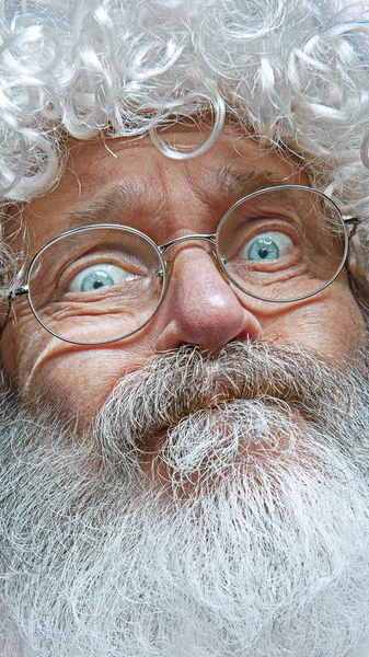 Santa Claus with surprised expression. — Stock Photo, Image