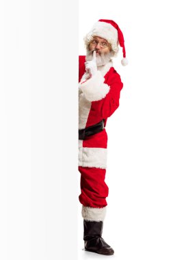 Mutlu Noel Baba boş reklam banner arka plan kopya alanı ile işaret. Noel Baba beyaz boş oturum açma işaret gülümseyen