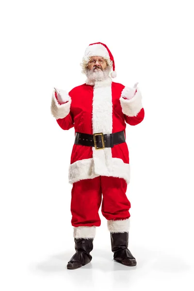 Hey, Hallo. Holly jolly x mas feestelijke noel. Volledige lengte van grappige santa in headwear, kostuum — Stockfoto