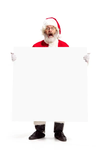 Happy Santa Claus pointing on blank advertisement banner background with copy space. Smiling Santa Claus pointing in white blank sign — Stock Photo, Image