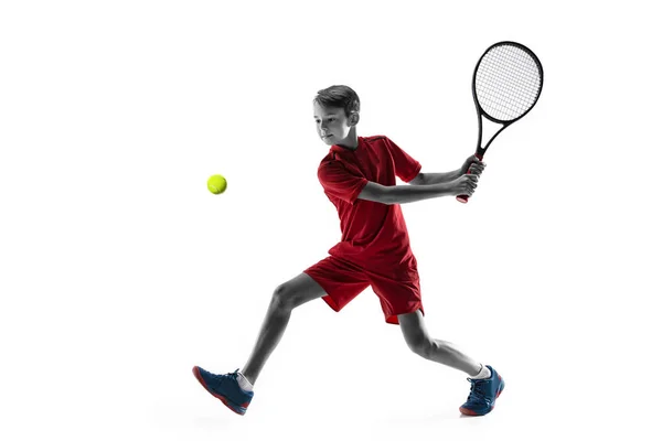 Молодий тенісист ізольований на білому — стокове фото