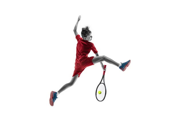 Młody tenisista na białym tle — Zdjęcie stockowe
