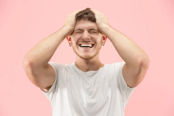 Ganar el éxito hombre feliz extático celebrando ser un ganador. Imagen energética dinámica del modelo masculino — Foto de Stock